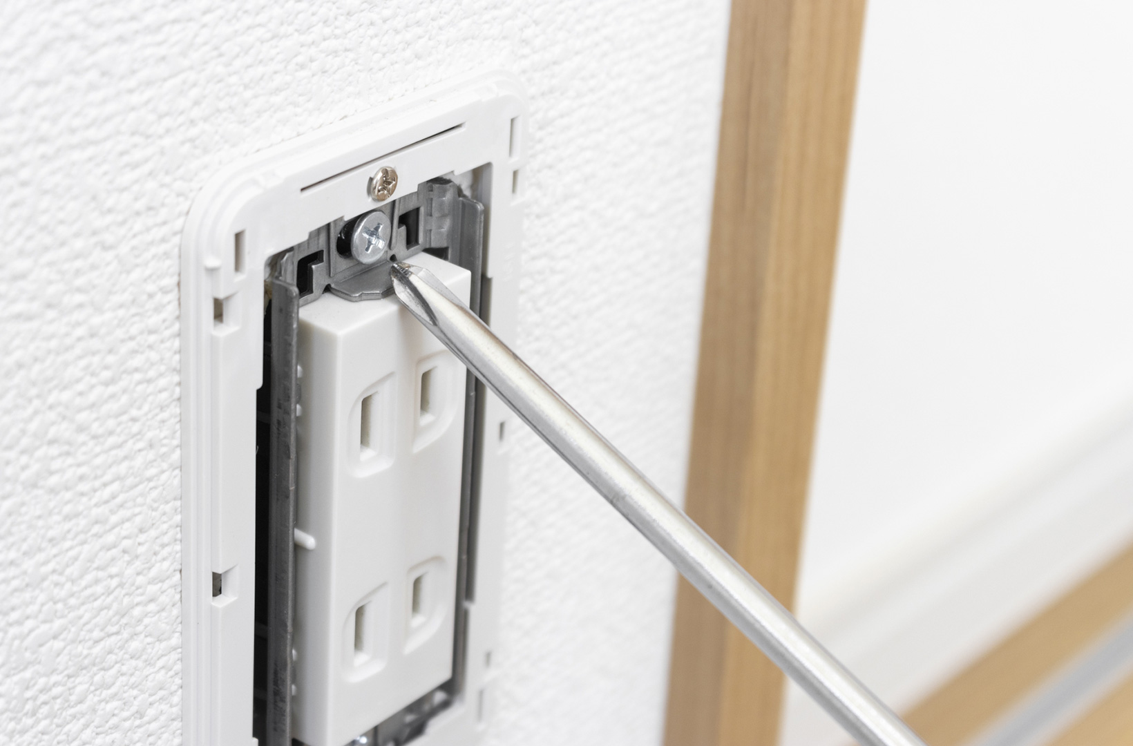 電気工事のことならコマ電設